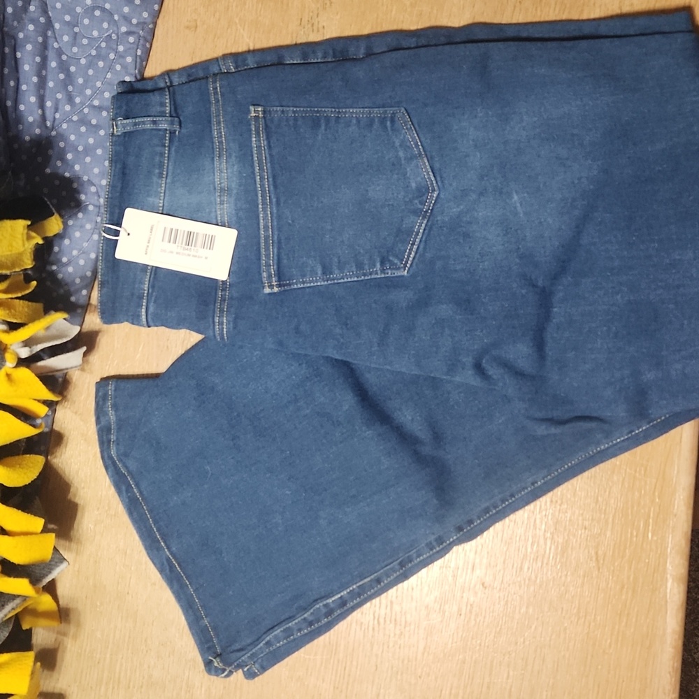 Women's jeans new with tag